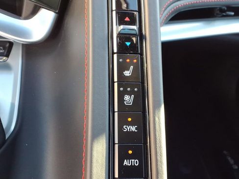 Used 2022 Chevrolet Corvette Stingray Premium Conv w/ Z51 Performance Package image 19