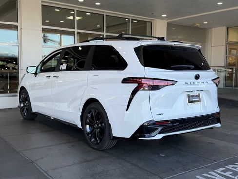 New 2026 Toyota Sienna XSE FWD image 9