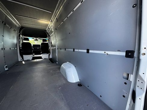 Used 2021 Mercedes-Benz Sprinter 2500 image 26