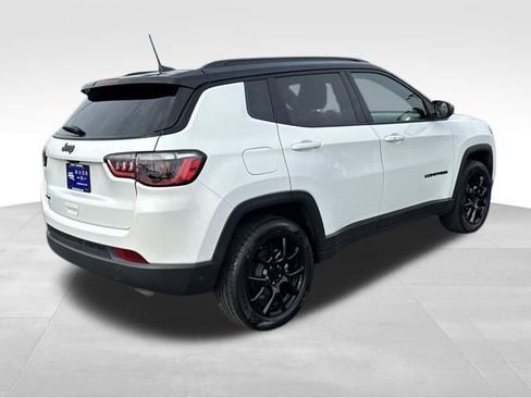 Used 2022 Jeep Compass Altitude w/ Sun and Sound Group image 5