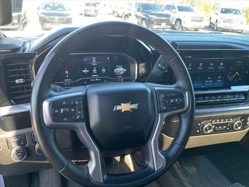 Used 2023 Chevrolet Silverado 1500 LT image 9