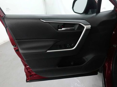 Used 2019 Toyota RAV4 XLE AWD/4WD image 10