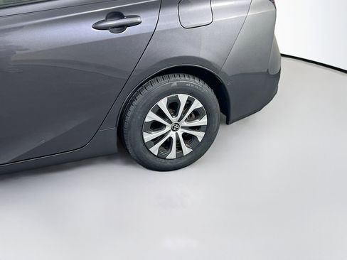 Used 2020 Toyota Prius LE image 28