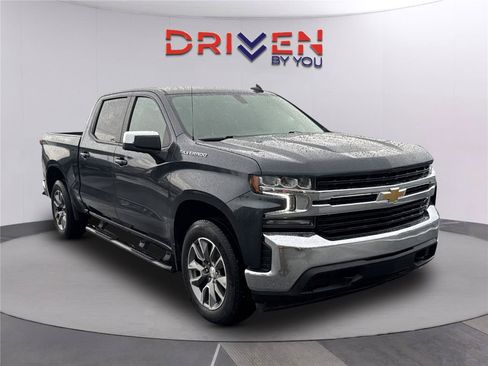 Used 2022 Chevrolet Silverado 1500 LT AWD/4WD image 2