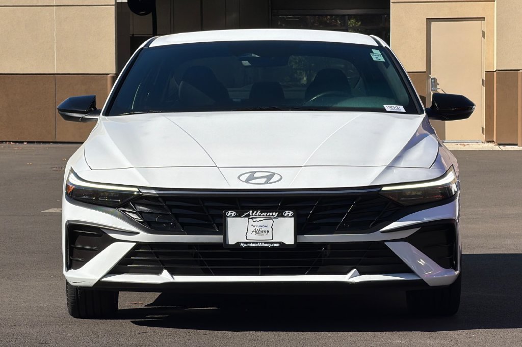 Certified 2025 Hyundai Elantra SEL w/ Cargo Package FWD image 10