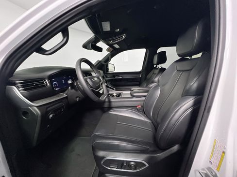 Used 2023 Jeep Wagoneer L Series II image 14