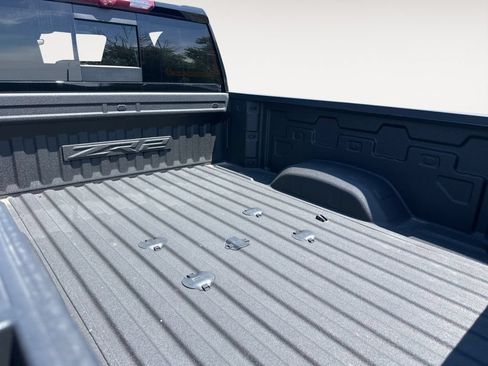 Used 2024 Chevrolet Silverado 2500 ZR2 w/ Technology Package AWD/4WD image 19
