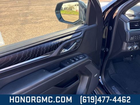 Used 2023 GMC Yukon Denali image 16