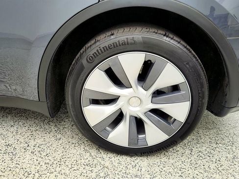 Used 2023 Tesla Model Y Long Range image 9