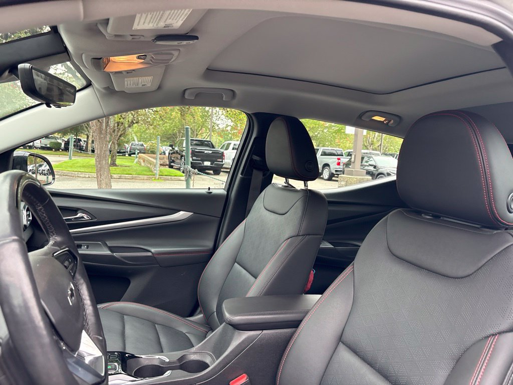 Used 2023 Chevrolet Bolt EUV Premier w/ Sun & Sound Package FWD image 21