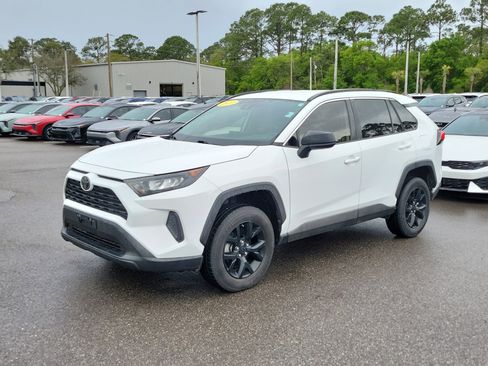 Used 2021 Toyota RAV4 LE image 3