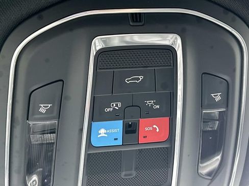 Used 2025 Jeep Grand Cherokee Limited AWD/4WD image 35