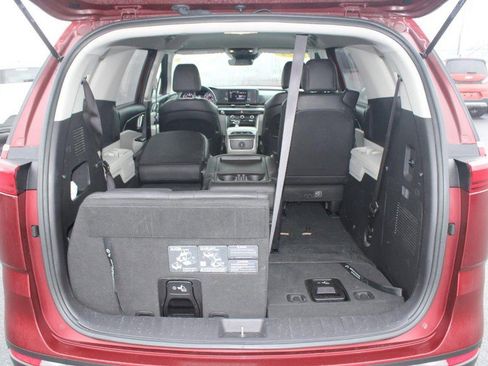 Used 2024 Kia Carnival LX image 9