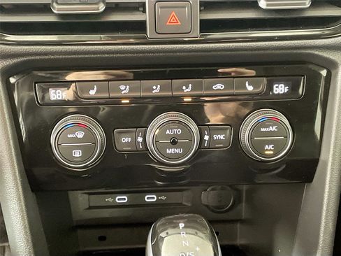 Used 2024 Volkswagen Taos SE AWD/4WD image 9