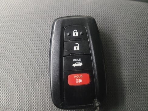 Used 2021 Toyota Corolla LE FWD image 32