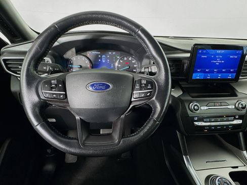 Used 2020 Ford Explorer XLT w/ Equipment Group 202A RWD image 10