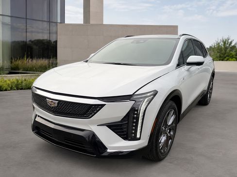Used 2025 Cadillac Optiq Luxury 2 AWD/4WD image 13