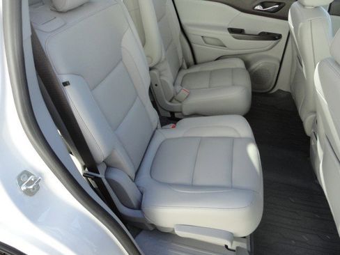 Used 2018 GMC Acadia SLT w/ LPO, Floor Liner Package AWD/4WD image 19