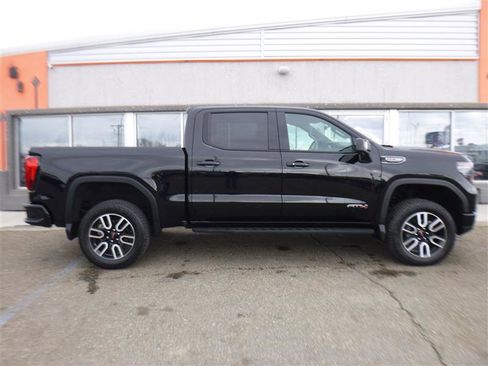 Used 2024 GMC Sierra 1500 AT4 w/ Technology Package AWD/4WD image 5