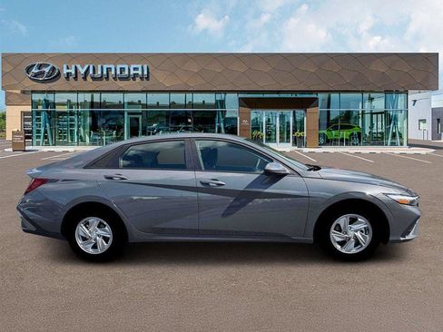 New 2026 Hyundai Elantra SE FWD image 9