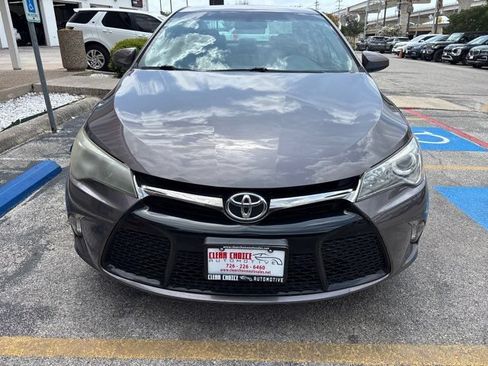 Used 2015 Toyota Camry SE FWD image 2
