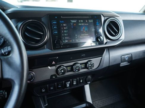 Used 2019 Toyota Tacoma TRD Sport w/ Technology Package RWD image 8
