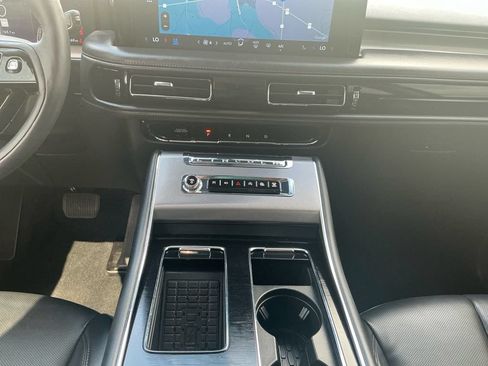 Used 2025 Lincoln Aviator 2WD image 20