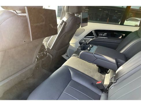 Used 2023 Land Rover Range Rover Long Wheelbase SE AWD/4WD image 13
