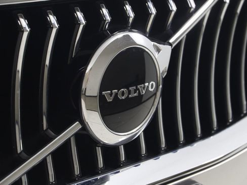 Used 2022 Volvo XC90 T6 Momentum w/ Climate Package image 18