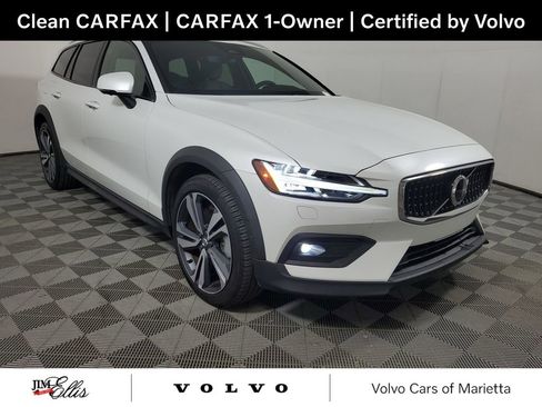 Used 2025 Volvo V60 B5 Cross Country Plus image 1