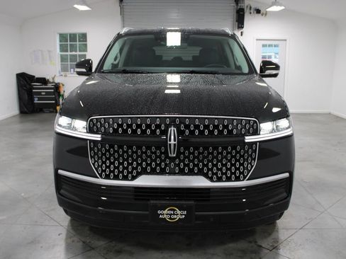 New 2026 Lincoln Navigator L Premier AWD/4WD image 2
