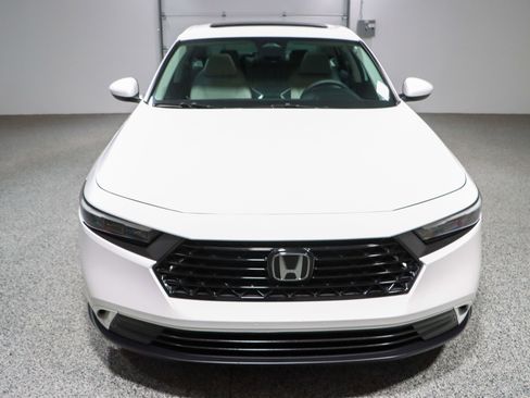 Used 2023 Honda Accord EX image 4