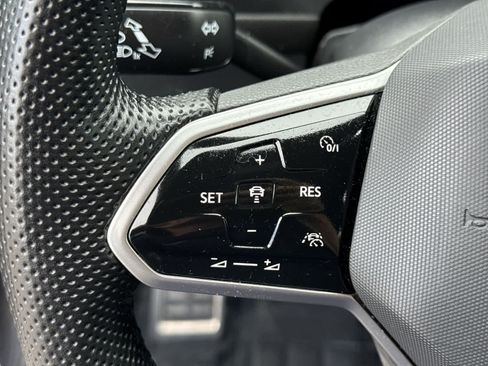 Used 2024 Volkswagen Tiguan SE R-Line FWD image 30