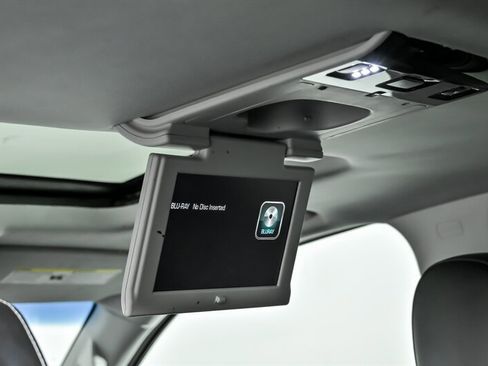 Used 2015 Chevrolet Suburban LTZ image 21