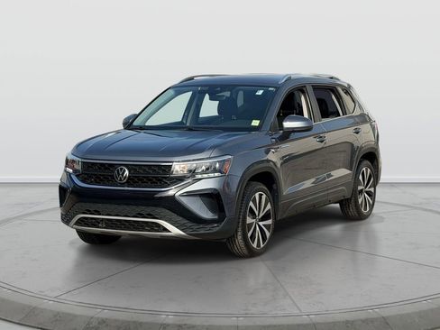 Used 2023 Volkswagen Taos SE image 3