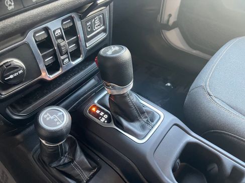 Used 2025 Jeep Wrangler Sport S image 41