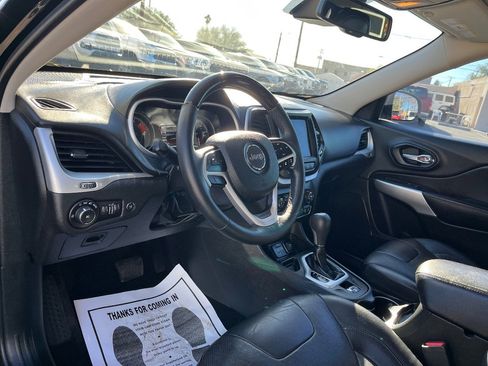 Used 2018 Jeep Cherokee Overland w/ Technology Group image 24