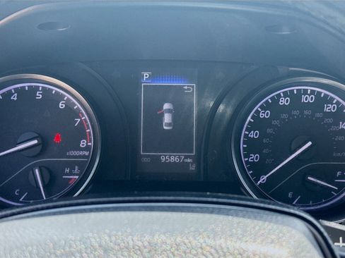Used 2021 Toyota Camry SE FWD image 11