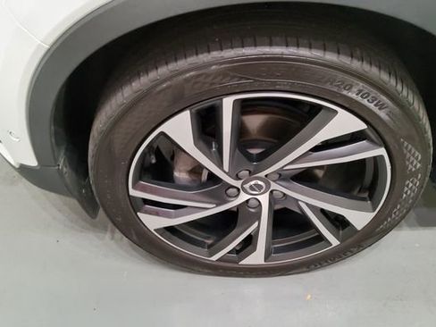 Used 2022 Volvo XC40 T5 R-Design w/ Advanced Package image 32