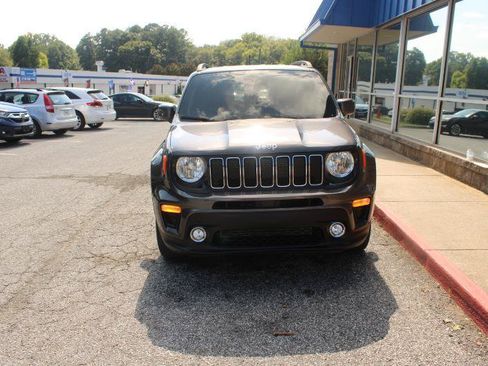 Used 2019 Jeep Renegade Latitude w/ Cold Weather Group AWD/4WD image 2