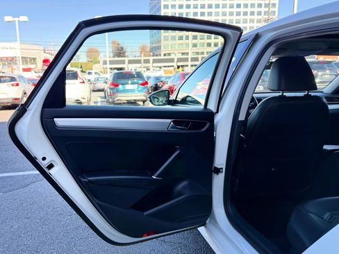 Used 2019 Volkswagen Passat 2.0T Wolfsburg w/ Wheels & Sunroof Package image 27