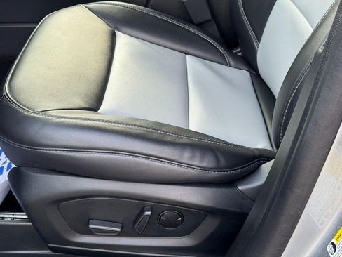 Used 2024 Ford Explorer XLT w/ Equipment Group 202A image 26