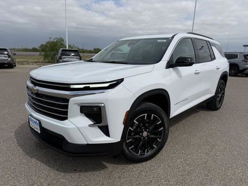 New 2026 Chevrolet Traverse LT image 3