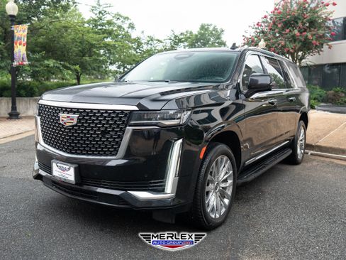 Used 2022 Cadillac Escalade ESV Premium Luxury image 3