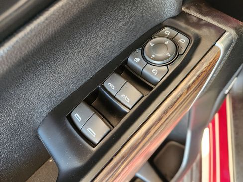 Used 2019 Chevrolet Silverado 1500 High Country image 24