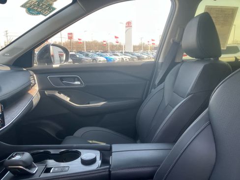 Used 2024 Nissan Rogue Platinum w/ Platinum Premium Package image 10