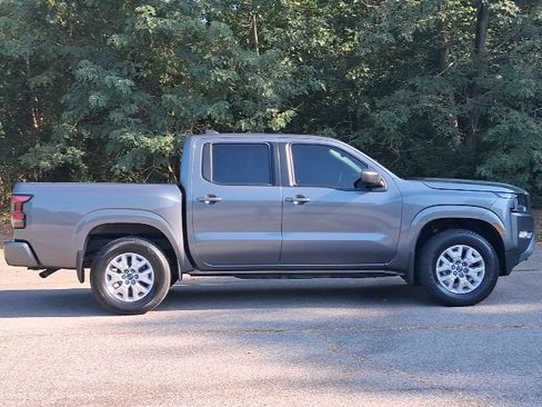 Used 2022 Nissan Frontier SV AWD/4WD image 7
