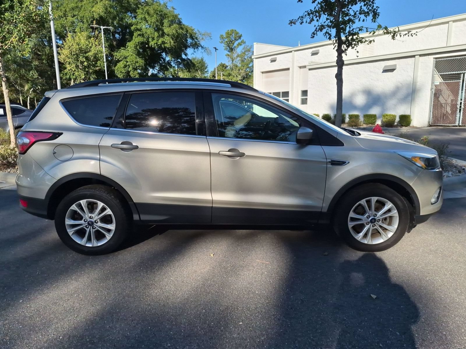 Used 2018 Ford Escape SE AWD/4WD image 2