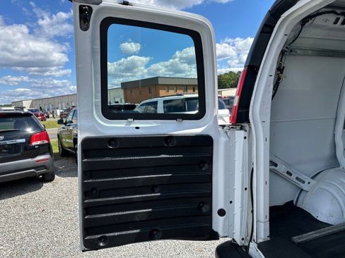 Used 2017 Chevrolet Express 2500 image 28