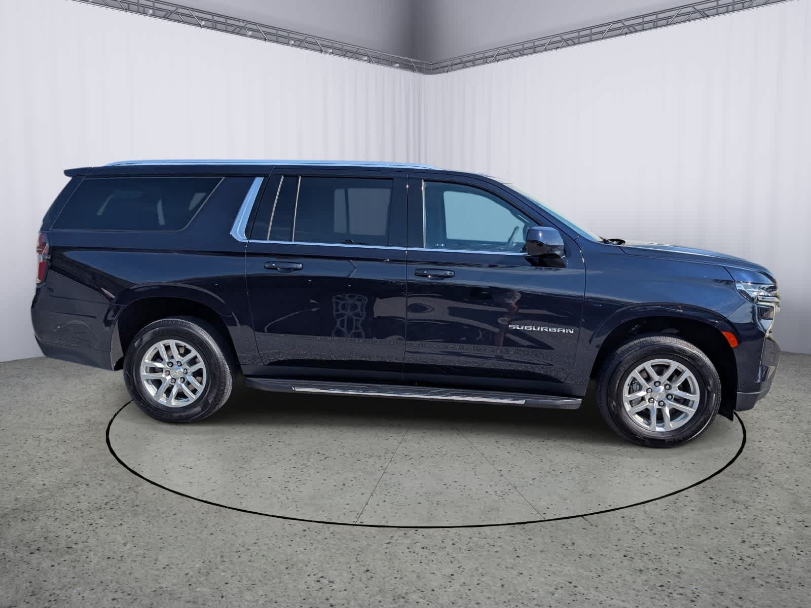 Used 2023 Chevrolet Suburban LT AWD/4WD image 2